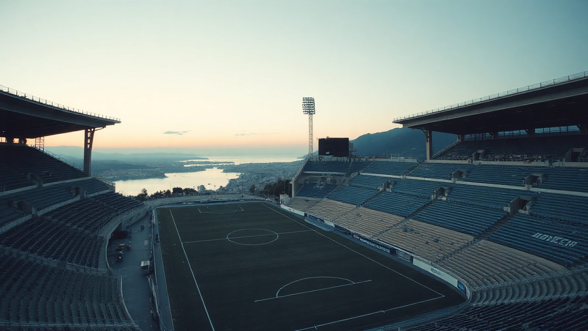 Stadion u sumrak s pogledom na jadransku obalu